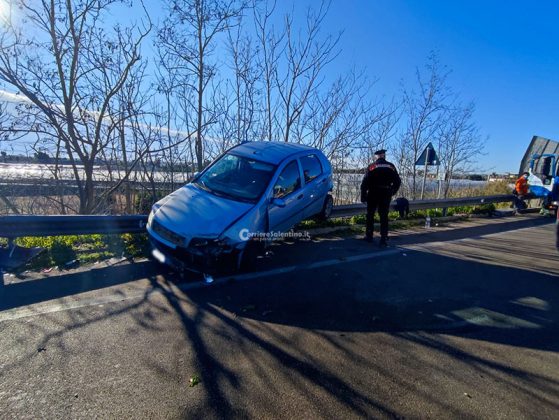 Tre auto si schiantano sulla statale 274, una termina sul guardrail: quattro feriti in ospedale - Corriere Salentino