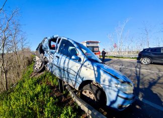 Tre auto si schiantano sulla statale 274, una termina sul guardrail: quattro feriti in ospedale