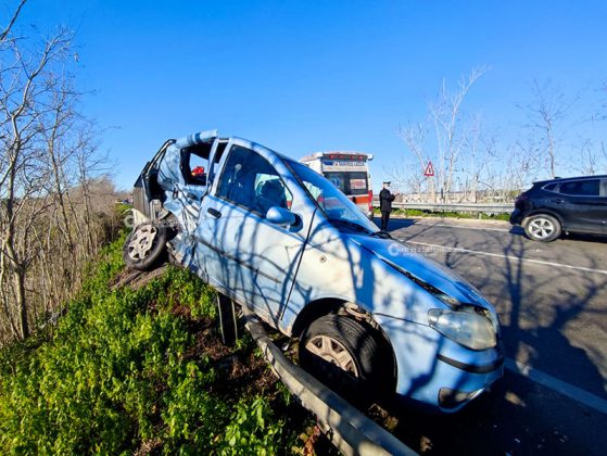 Tre auto si schiantano sulla statale 274, una termina sul guardrail: quattro feriti in ospedale - Corriere Salentino