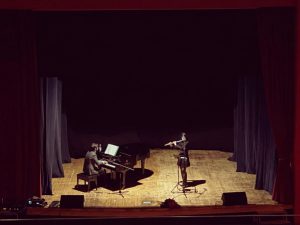 “Era Natale” un libro tra poesia, musica ed emozioni Il “Duo De Giorgi-Bray” e Corianò incanta la platea - Corriere Salentino