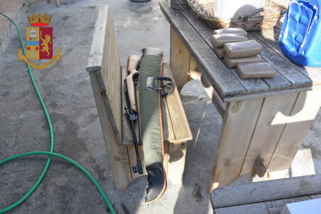 In casa e nel deposito della pizzeria armi e 3,5 chili di eroina per lo spaccio: arrestato 56enne - Corriere Salentino