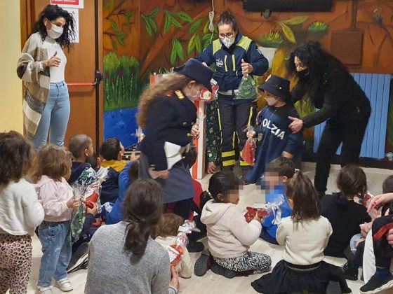Giocattoli in dono ai bambini meno fortunati della città, il Natale solidale di “Ala Azzurra” e Polizia di Stato - Corriere Salentino