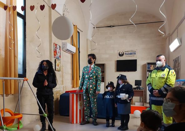 Giocattoli in dono ai bambini meno fortunati della città, il Natale solidale di “Ala Azzurra” e Polizia di Stato - Corriere Salentino