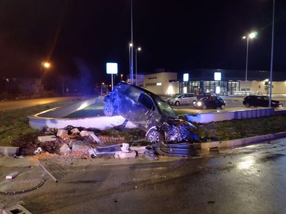 Tremendo schianto nel Capo di Leuca: auto finisce su rondò, ricoverato un giovane automobilista - Corriere Salentino