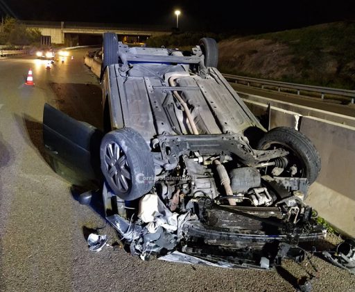 Incidente in tangenziale: l'auto si capovolge dopo l'impatto. Conducente al "Fazzi" in codice rosso - Corriere Salentino
