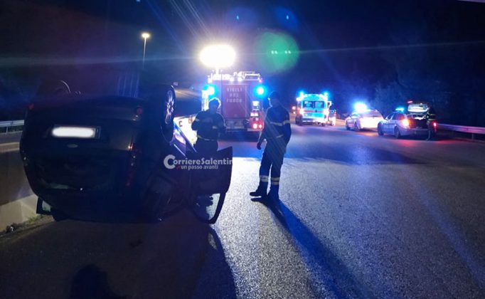 Incidente in tangenziale: l'auto si capovolge dopo l'impatto. Conducente al "Fazzi" in codice rosso - Corriere Salentino