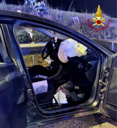Schianto in tangenziale, il guardrail si conficca nell'abitacolo: 28enne in codice rosso - Corriere Salentino