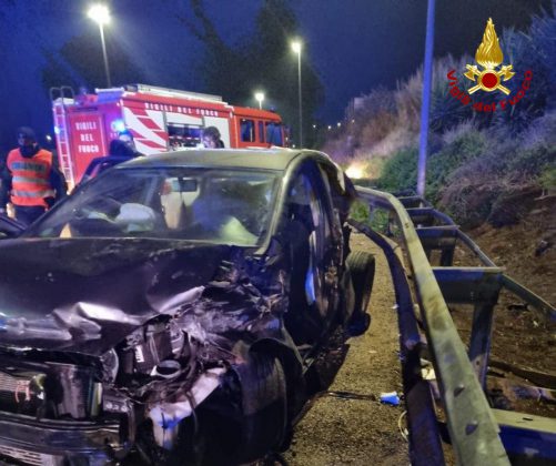 Schianto in tangenziale, il guardrail si conficca nell'abitacolo: 28enne in codice rosso - Corriere Salentino