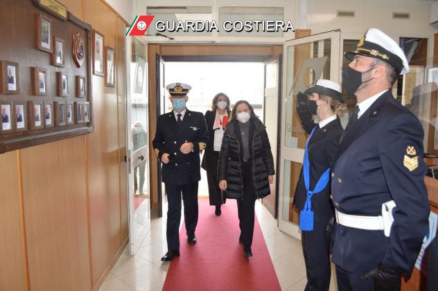 Il Prefetto Maria Rosa Trio in visita alla Capitaneria di Porto di Gallipoli - Corriere Salentino