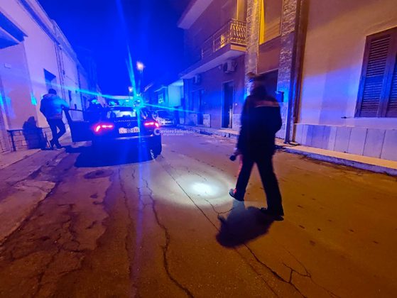 Misteriosa intimidazione: apre la porta di casa e un uomo incappucciato gli spara alla gamba - Corriere Salentino