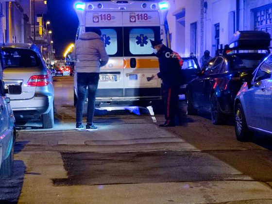 Misteriosa intimidazione: apre la porta di casa e un uomo incappucciato gli spara alla gamba - Corriere Salentino