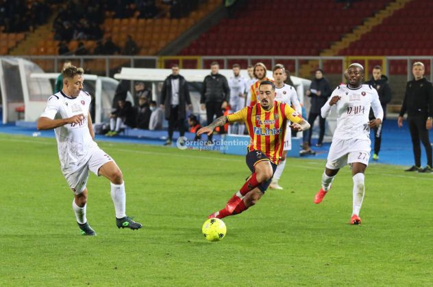 Gargiulo e Majer regalano al Lecce una notte da primi della classe: scacco alla Reggina, 2 a 0 - Corriere Salentino
