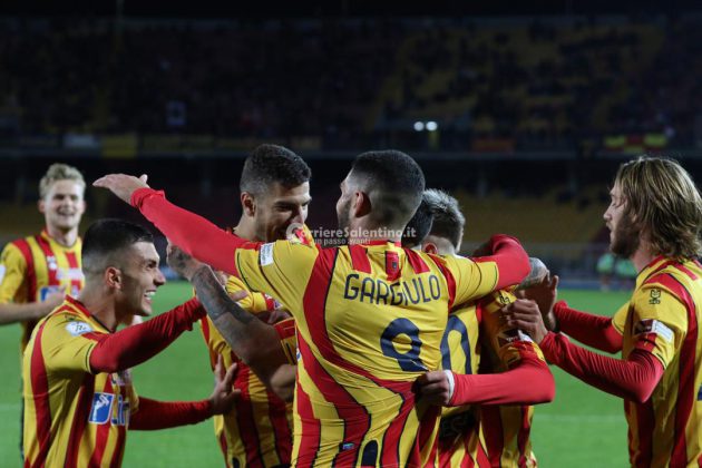 Gargiulo e Majer regalano al Lecce una notte da primi della classe: scacco alla Reggina, 2 a 0 - Corriere Salentino