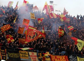 Reggina-Lecce, scontri fuori dallo stadio tra tifosi giallorossi e polizia. Mosap: “Niente stadio e trasferte per i violenti”