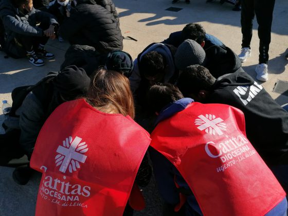 Nei 48 sbarchi del 2021 la Caritas diocesana ha assistito e rifocillato 2852 persone - Corriere Salentino