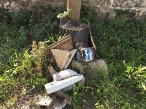 Residenti di via San Pietro in Lama stremati: continua l’abbandono dei rifiuti e non bastano le iniziative di volontariato dei privati per la raccolta - Corriere Salentino