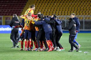 Un autogol regala al Lecce 3 punti d’oro - Corriere Salentino