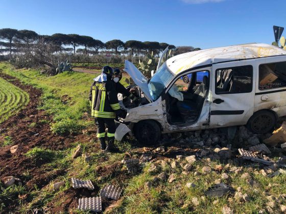 Violento schianto sulla provinciale, corsa in ospedale per un automobilista: “codice rosso” al Fazzi - Corriere Salentino
