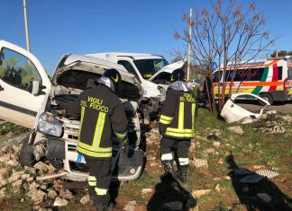 Violento schianto sulla provinciale, corsa in ospedale per un automobilista: “codice rosso” al Fazzi