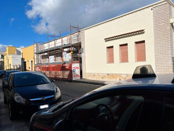 Cade dall'impalcatura durante alcuni lavori, operaio al Fazzi con "codice rosso" - Corriere Salentino