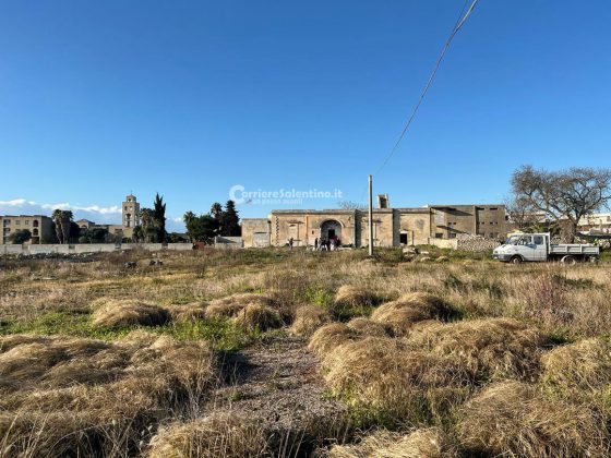 Terzo sgombero in pochi mesi: allontanata coppia di artisti di strada da una masseria della Diocesi - Corriere Salentino