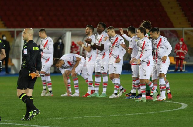 Un autogol regala al Lecce 3 punti d’oro - Corriere Salentino