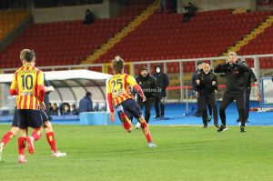 Un autogol regala al Lecce 3 punti d’oro - Corriere Salentino