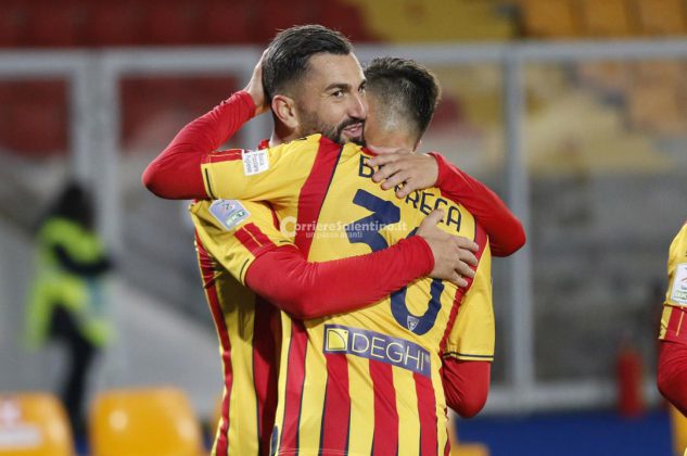 Il Lecce non spreca l’occasione del sorpasso: 2 a 1 al Vicenza e primato in classifica - Corriere Salentino