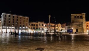 Luci spente in tutta Italia, una protesta silenziosa contro il caro bollette anche a Lecce: ecco la città questa sera - Corriere Salentino