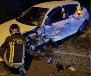 Violento scontro tra auto sulla provinciale: due feriti - Corriere Salentino