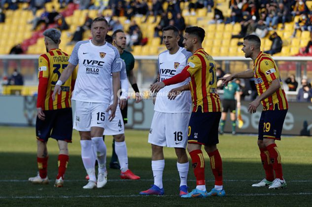 Le "streghe" frenano la fuga dei giallorossi. Lecce-Benevento, 1-1 - Corriere Salentino