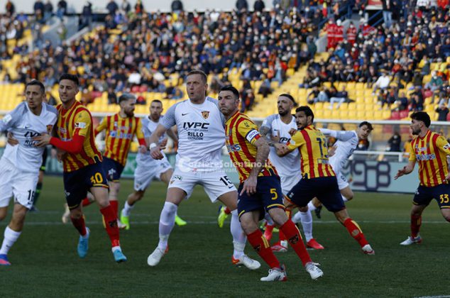 Le "streghe" frenano la fuga dei giallorossi. Lecce-Benevento, 1-1 - Corriere Salentino