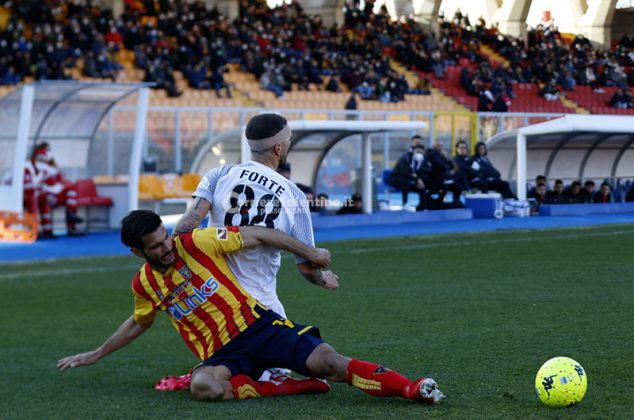 Le "streghe" frenano la fuga dei giallorossi. Lecce-Benevento, 1-1 - Corriere Salentino