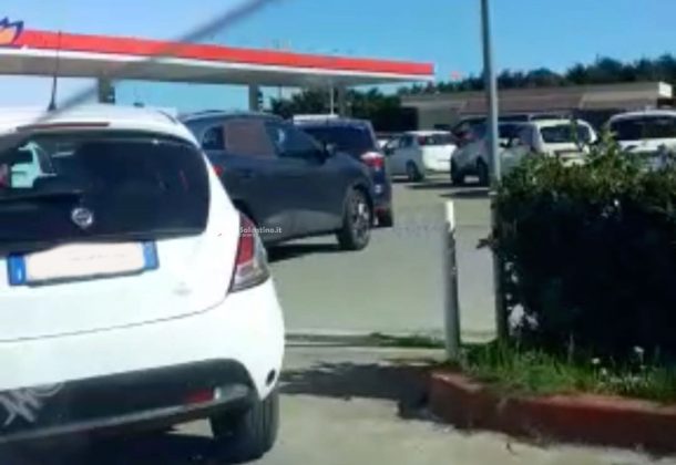 “Assalto” ai distributori di carburante: è psicosi. La protezione civile: “Ritardi dovuti a proteste ed eccessiva richiesta” - Corriere Salentino