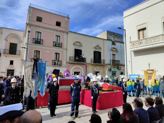 "Tocca a noi far tesoro del suo esempio di vita", ad Aradeo l'ultimo saluto al sindaco Arcuti - Corriere Salentino