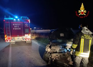 Inseguito dai carabinieri, si schianta contro un palo: era evaso dai domiciliari, denunciato 36enne