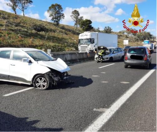 Schianto tra auto sulla Lecce - Maglie, i "curiosi" si fermano sulla statale e causano tamponamento: 4 feriti - Corriere Salentino