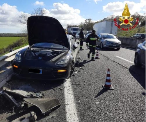 Schianto tra auto sulla Lecce - Maglie, i "curiosi" si fermano sulla statale e causano tamponamento: 4 feriti - Corriere Salentino