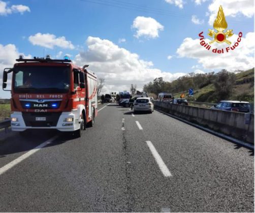 Schianto tra auto sulla Lecce - Maglie, i "curiosi" si fermano sulla statale e causano tamponamento: 4 feriti - Corriere Salentino