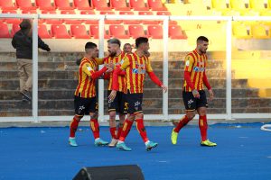 Le "streghe" frenano la fuga dei giallorossi. Lecce-Benevento, 1-1 - Corriere Salentino