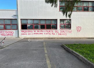 Scritte “no vax” sui muri della scuola: “Questo non è vandalismo, ma lotta per i diritti”