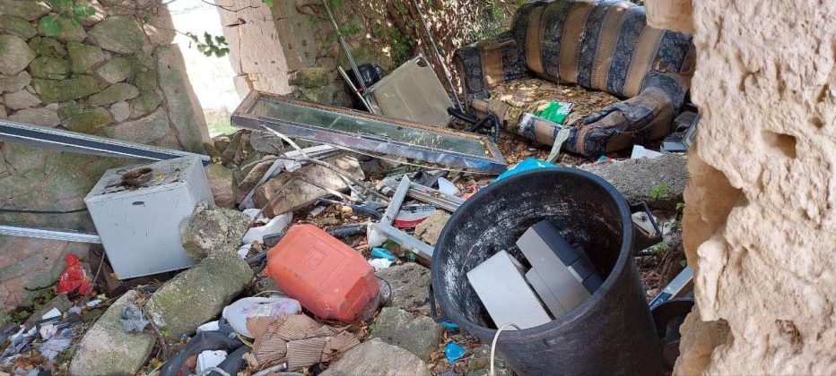 Rifiuti abbandonati e dati alle fiamme, dopo la segnalazione scatta la denuncia: nei guai 47enne - Corriere Salentino