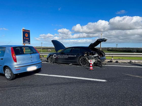 Schianto tra auto sulla Lecce - Maglie, i "curiosi" si fermano sulla statale e causano tamponamento: 4 feriti - Corriere Salentino