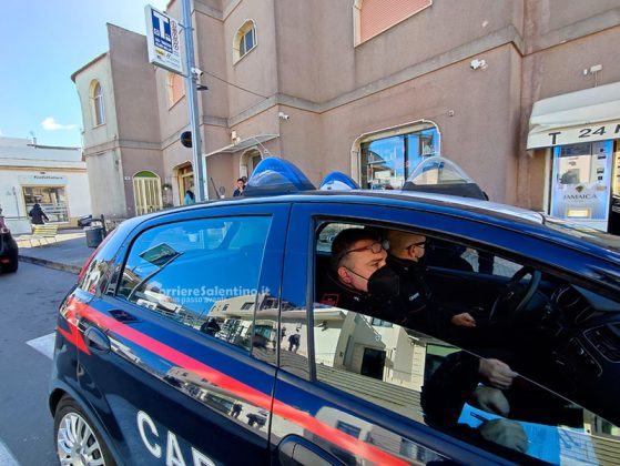 Armato di pistola irrompe in tabaccheria, la reazione dei presenti lo costringe alla fuga a mani vuote - Corriere Salentino