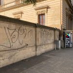Raid vandalici su palazzi e monumenti della città, nei guai 4 minori: alcuni agivano con la connivenza dei genitori - Corriere Salentino