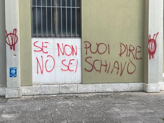 Scritte “No Vax” sulla sede della Cgil di Lecce, il sindacato: “Non ci faremo intimidire”. Indaga la Digos - Corriere Salentino