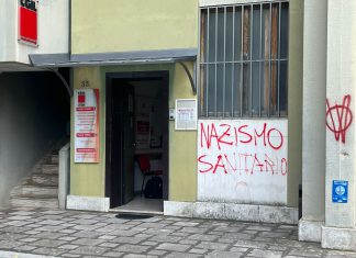 Scritte “No Vax” sulla sede della Cgil di Lecce, il sindacato: “Non ci faremo intimidire”. Indaga la Digos