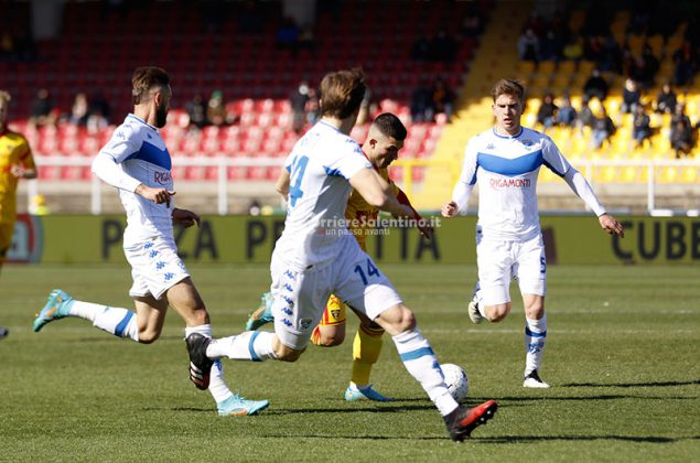 Al Lecce non basta una prodezza di Strefezza: il big match contro il Brescia termina 1 a 1 - Corriere Salentino
