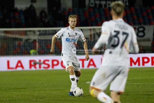 Il Lecce parte bene, ma poi è costretto ad inseguire: a Cosenza è solo 2 a 2 - Corriere Salentino