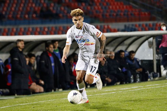 Il Lecce parte bene, ma poi è costretto ad inseguire: a Cosenza è solo 2 a 2 - Corriere Salentino